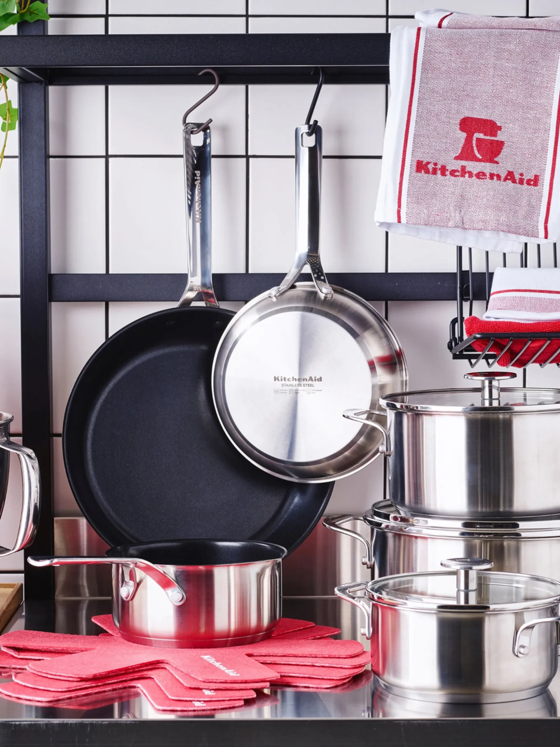 Batteria di pentole con rivestimento antiaderente KitchenAid, set da 7
