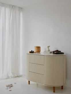 Cassettiera in legno fatta a mano Kai