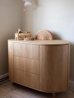 Cassettiera in legno fatta a mano Kai