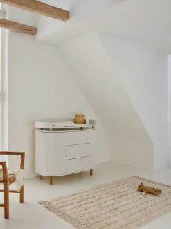 Cassettiera in legno fatta a mano Kai