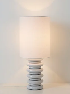 Grande lampada da tavolo con base in legno Nicolas