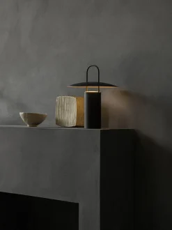 Lampada da tavolo a LED con luce regolabile e porta USB Ray