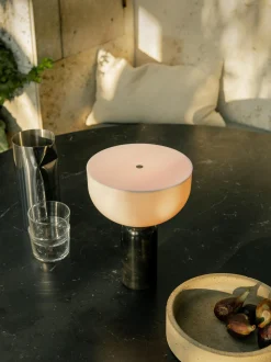 Lampada da tavolo piccola portatile a LED con luce regolabile Kizu