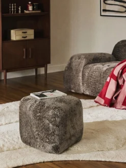 Pouf alto in teddy bouclé Wolke