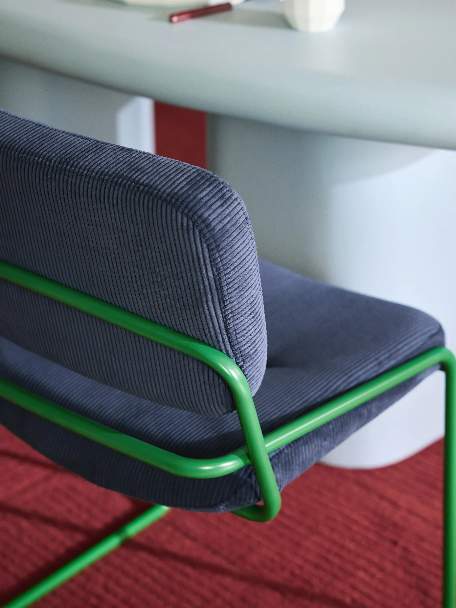 Sedia cantilever in velluto a coste Don