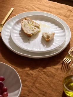 Servizio di piatti in porcellana con rilievo Sali, 4 persone (12 pz)