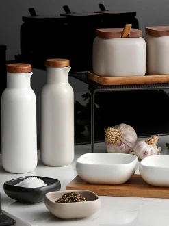 Set dispenser aceto e olio in porcellana e legno di acacia Essentials 2 pz