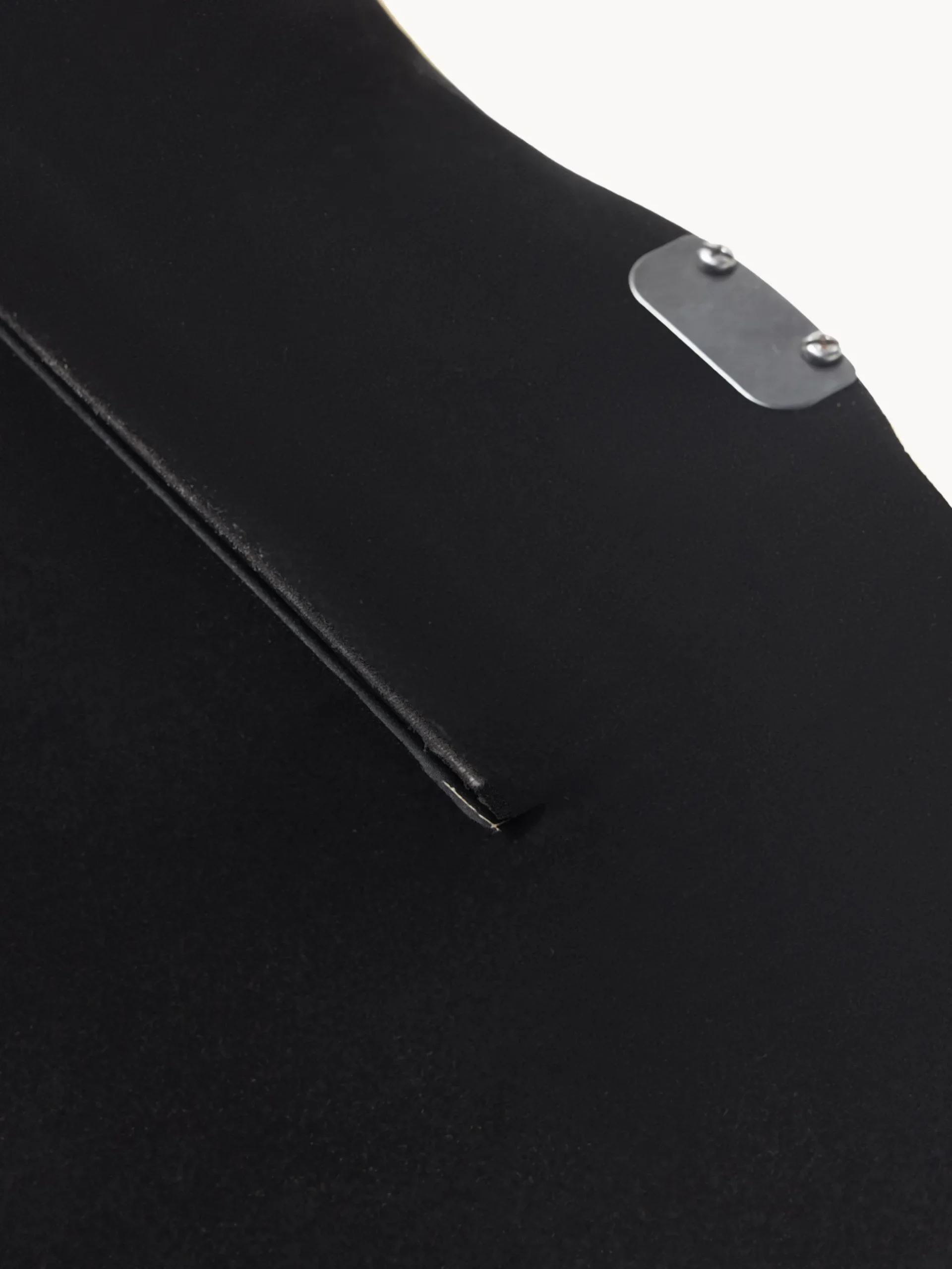 Specchio a figura intera con cornice ondulata in metallo Reggie