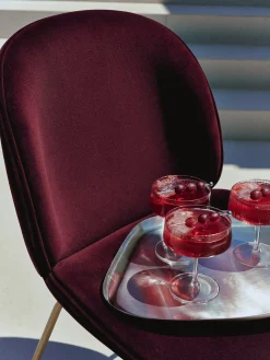 WESTWING x GUBI, Sedia da pranzo in velluto Beetle by Delia Lachance